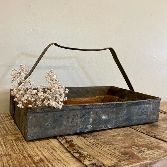 Vintage Metal Tool Box Tote Caddy Carrier w/ Handle Distressed - Picture 2 of 16